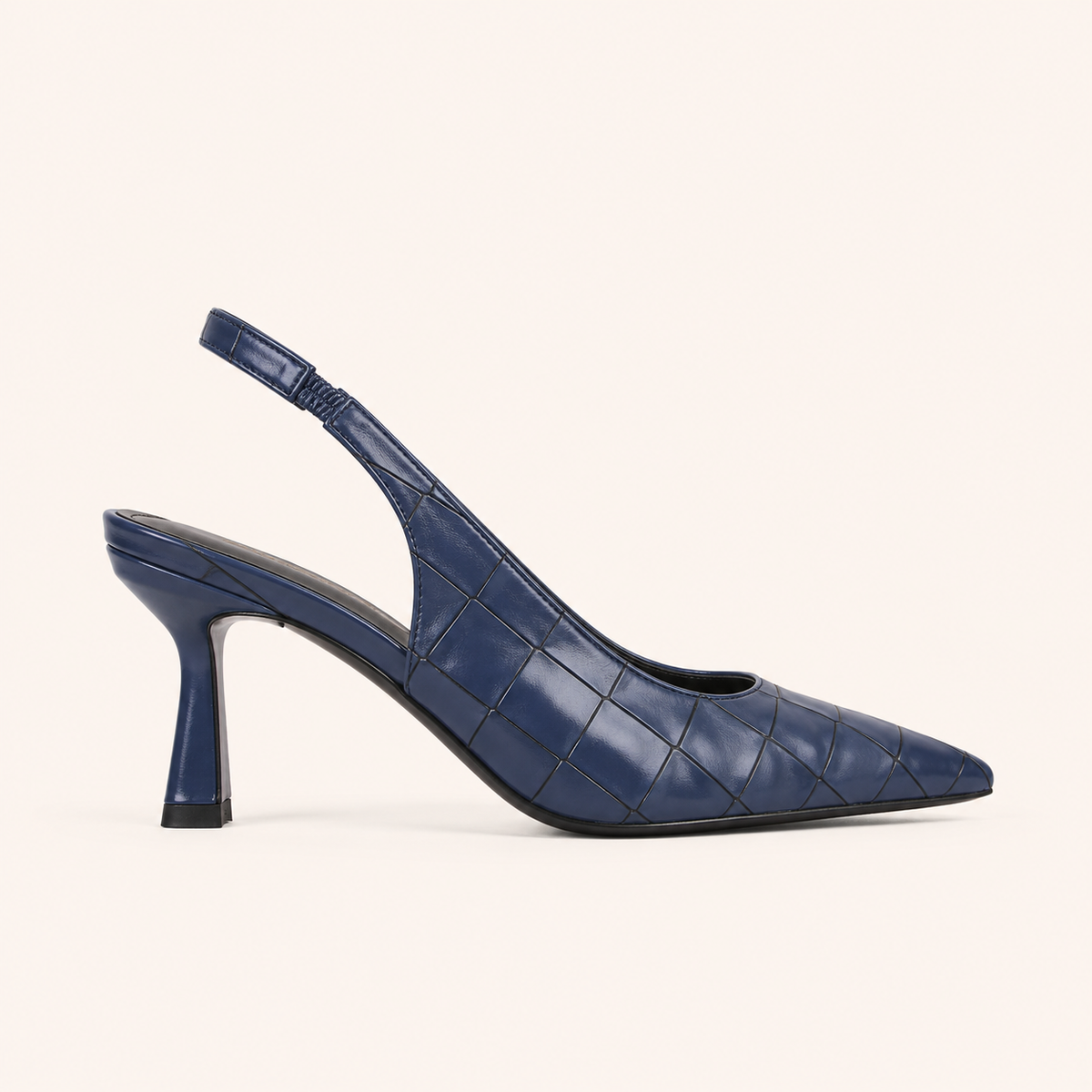 Pointed-toe high heel pumps in classic dress design