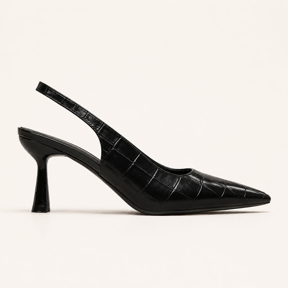 Pointed-toe high heel pumps in classic dress design