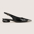 Low wedge heel pumps for women in classic closed-toe style