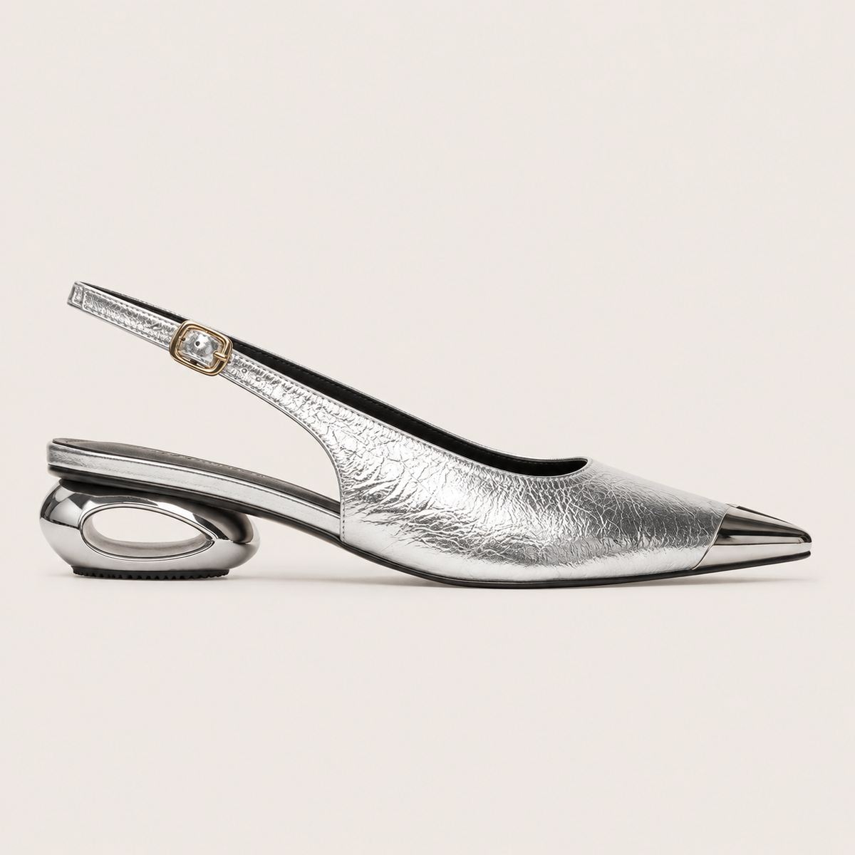 Low wedge heel pumps for women in classic closed-toe style