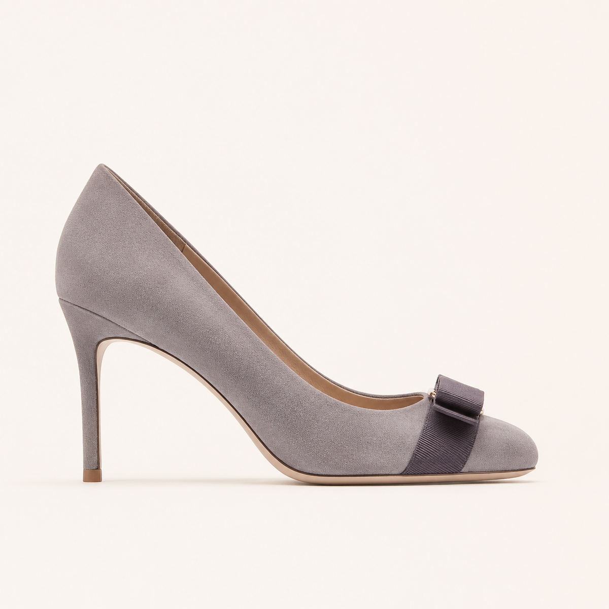 Faux suede bow pumps with round toe design